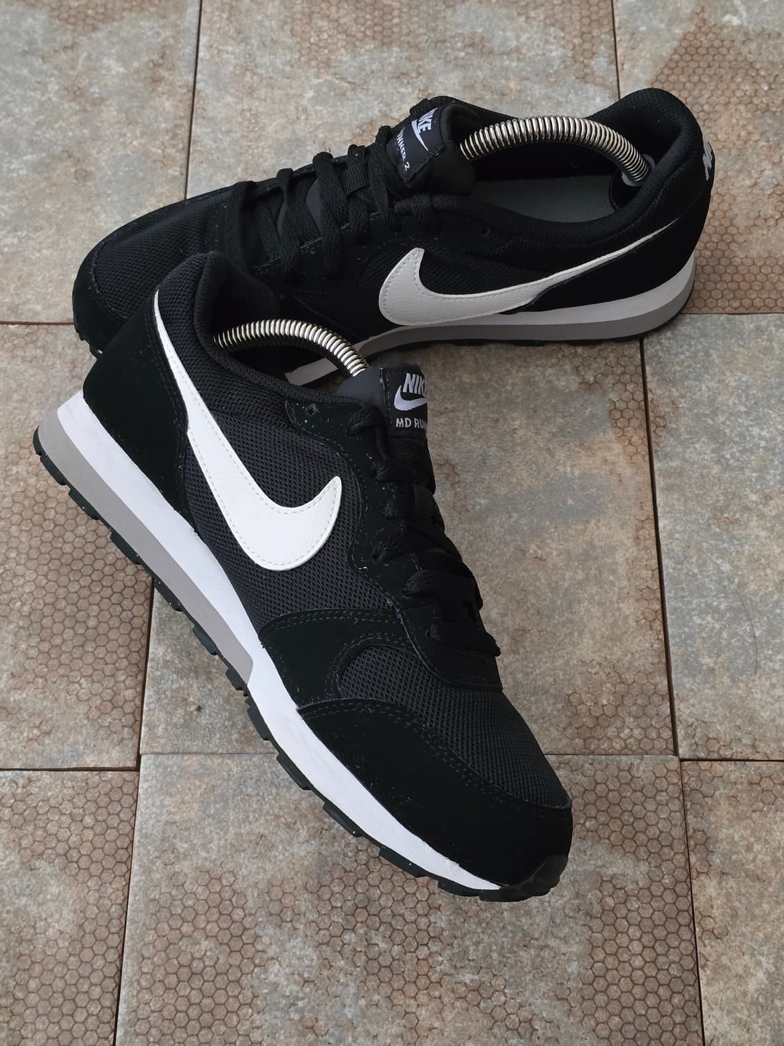 (245)나이키 md 러너 2 검흰  상품이미지4