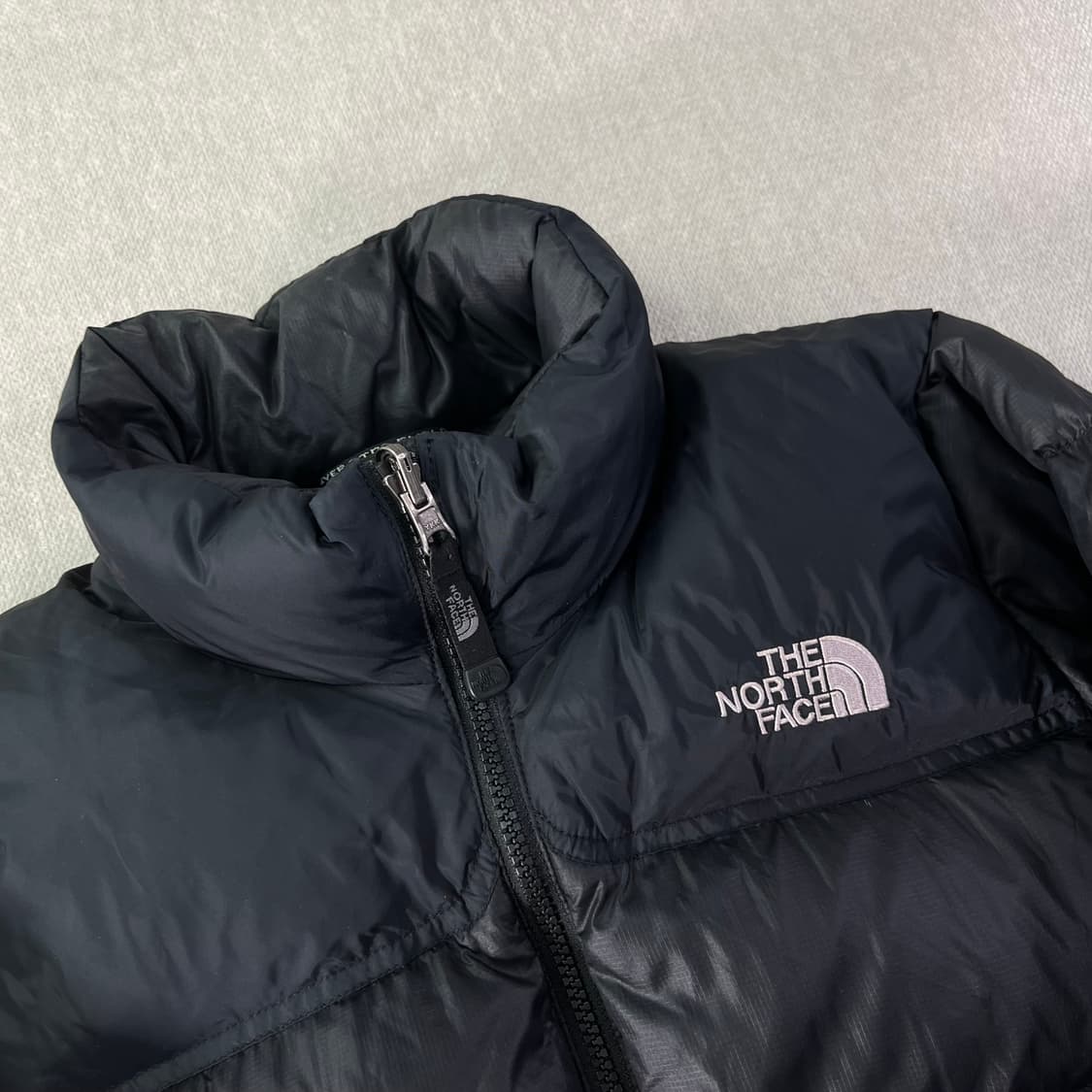 W 100 노스페이스 1996 눕시 700 블랙 패딩 상품이미지2