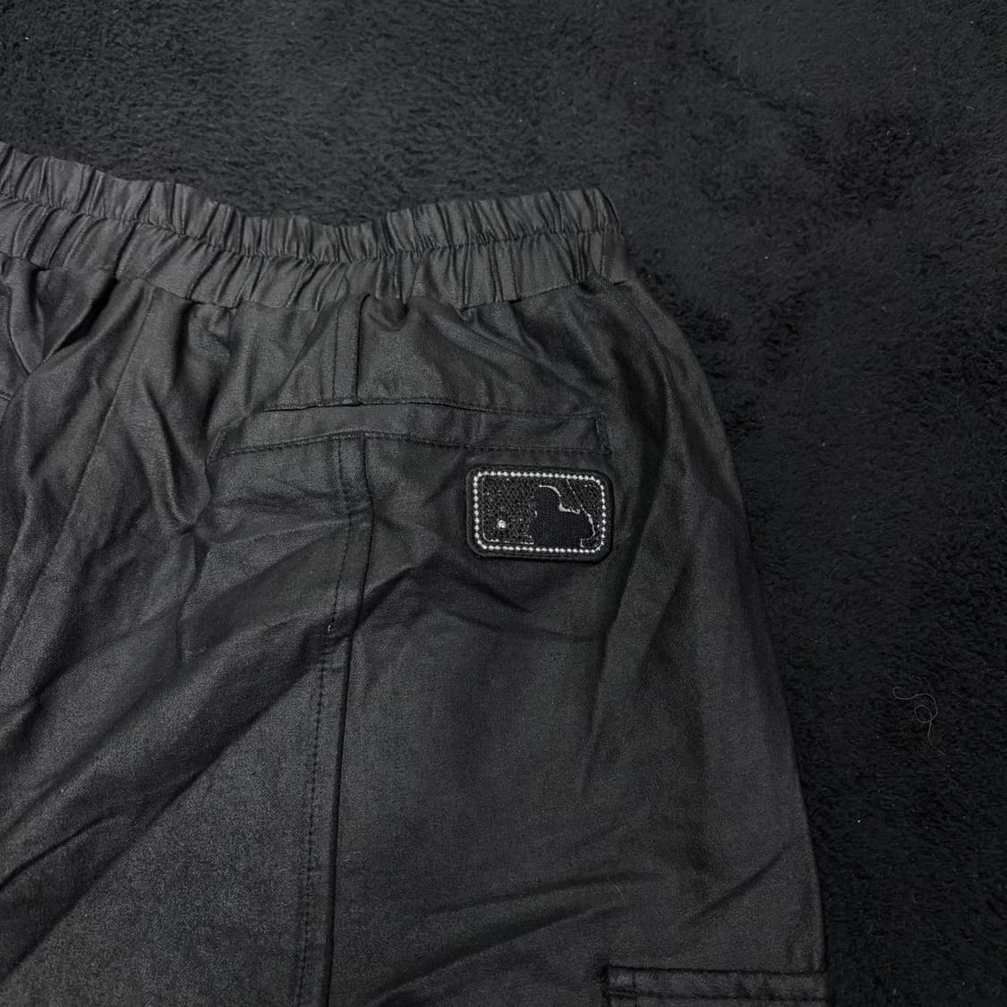 M MLB X KYE 카이 블랙 레더 카고 조거팬츠 상품이미지4
