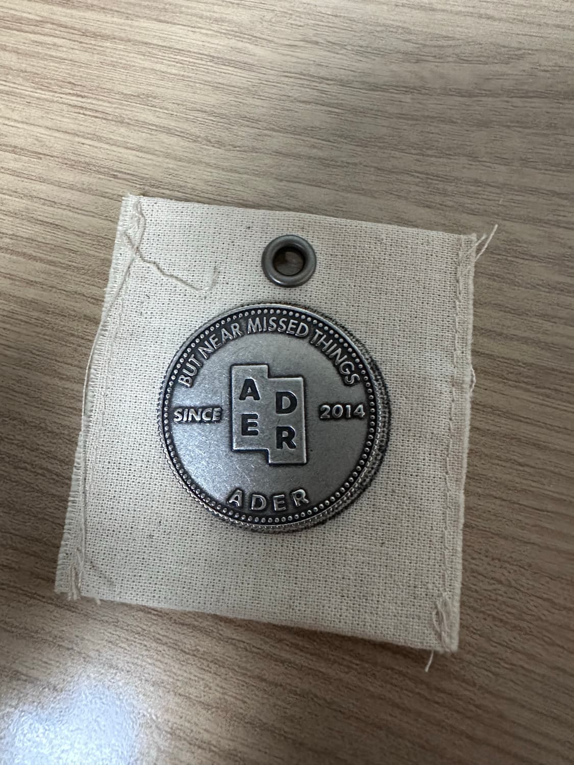 아더에러 22ss 하트메달 상품이미지2