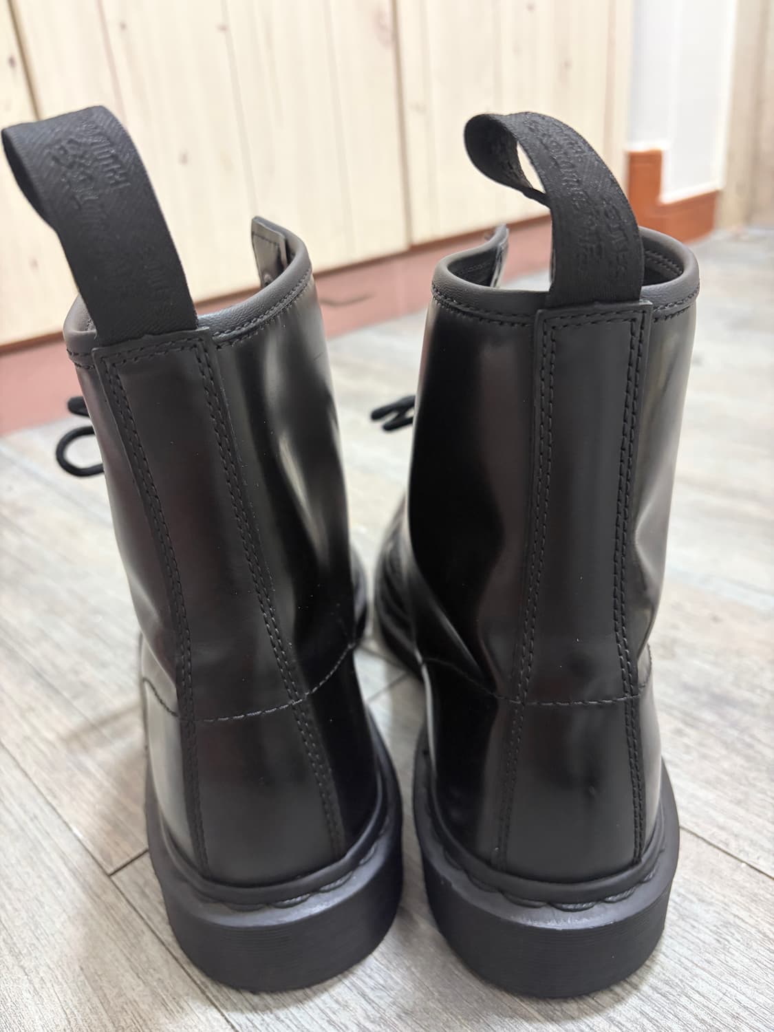 닥터마틴 1460모노 블랙 8홀 부츠 280 상품이미지5