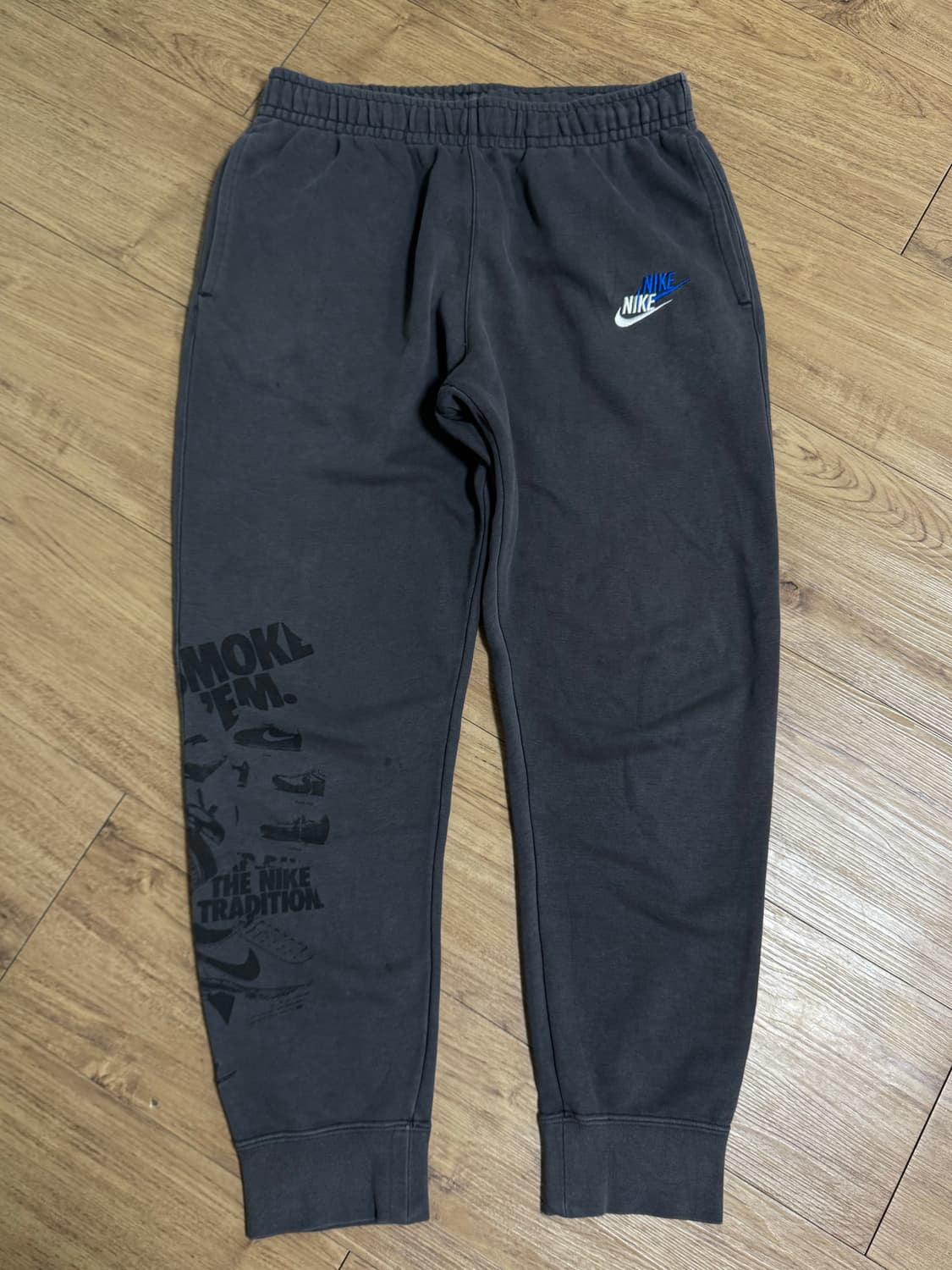 [L]나이키 멀티로고 코튼 스웻팬츠 다크그레이 상품이미지1