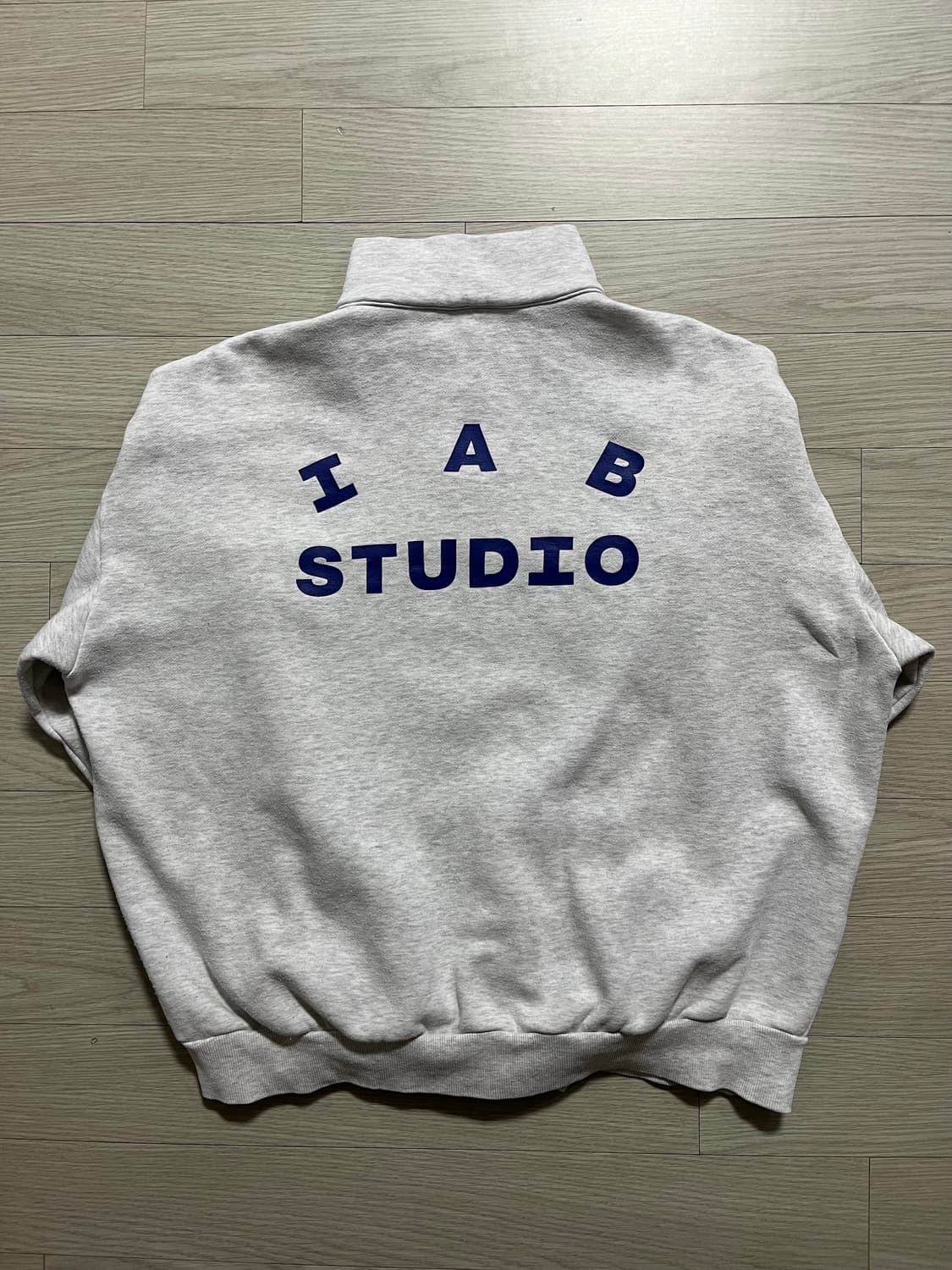 아이앱 스튜디오 하프 집 풀오버 라이트 그레이 상품이미지2