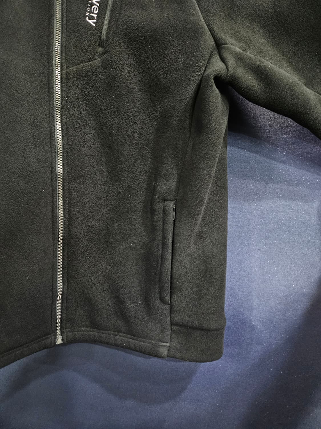 디스커버리 블랙컬러 남성 110 후리스 후드집업 자켓  상품이미지6