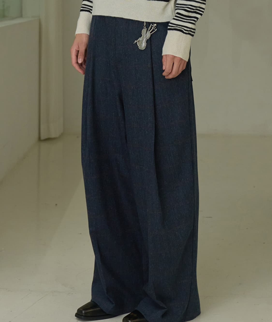 구매) 웨이비니스 딥 원턱 울 체크 트라우저 슬랙스 네이비 3 상품이미지1