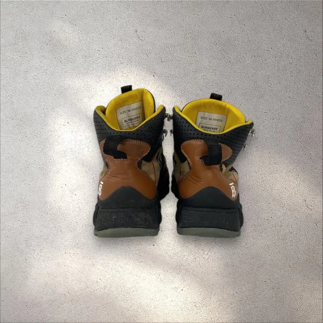 [225-230] 버버리 체크 레더 스웨이드 하이킹 부츠(No.402) 상품이미지4