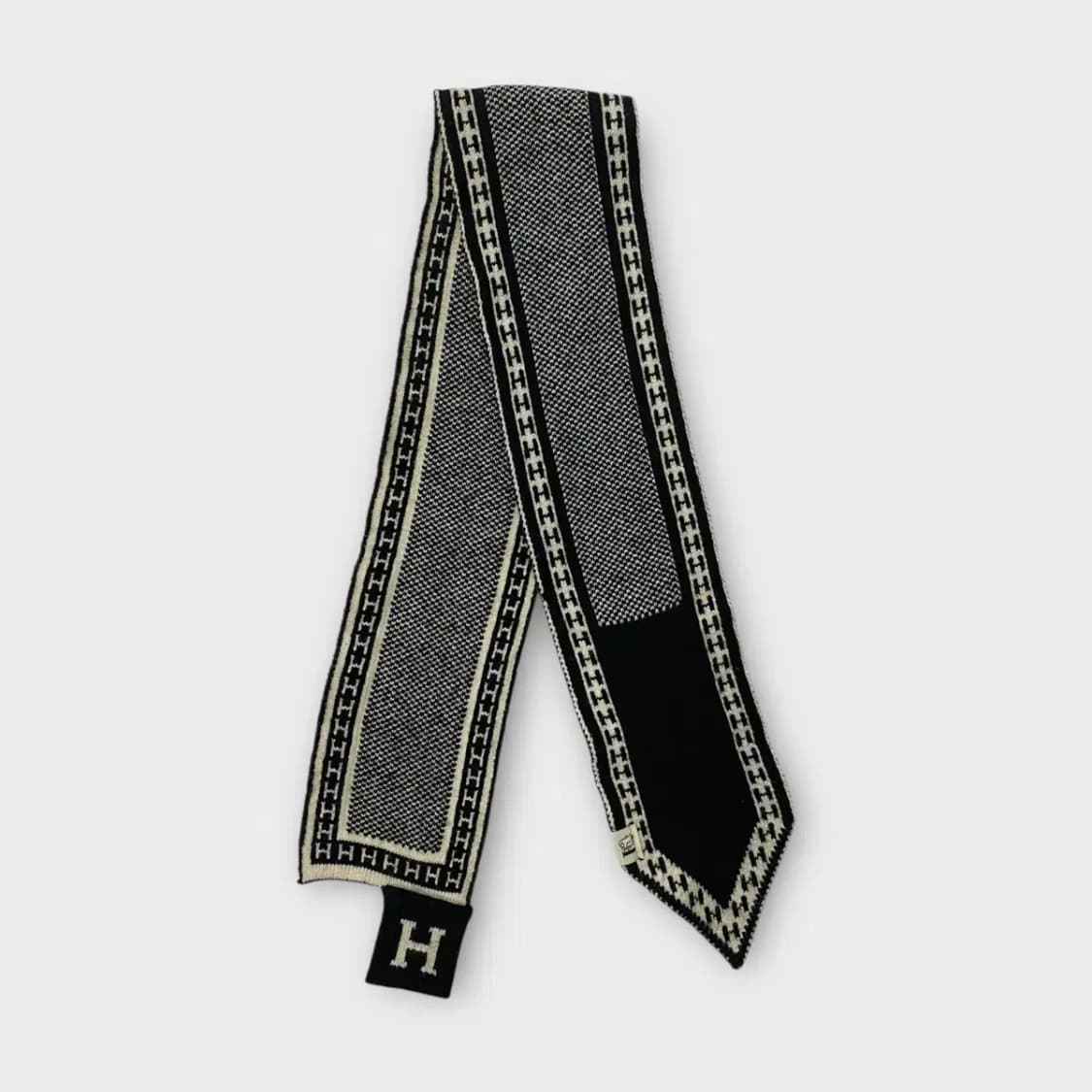 [M01] H로고 고리형 양면 머플러 상품이미지3