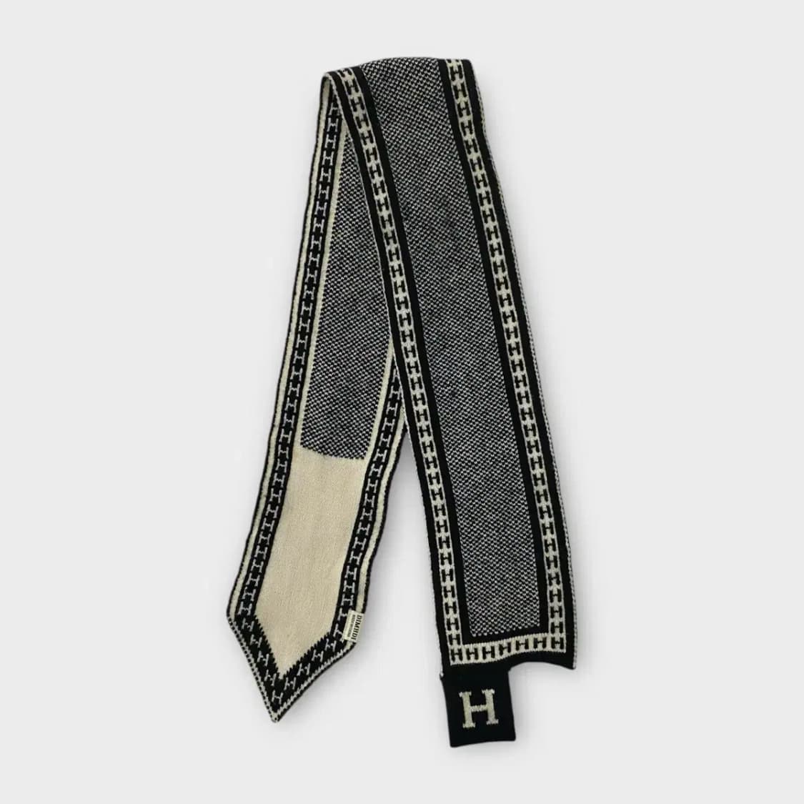 [M01] H로고 고리형 양면 머플러 상품이미지4