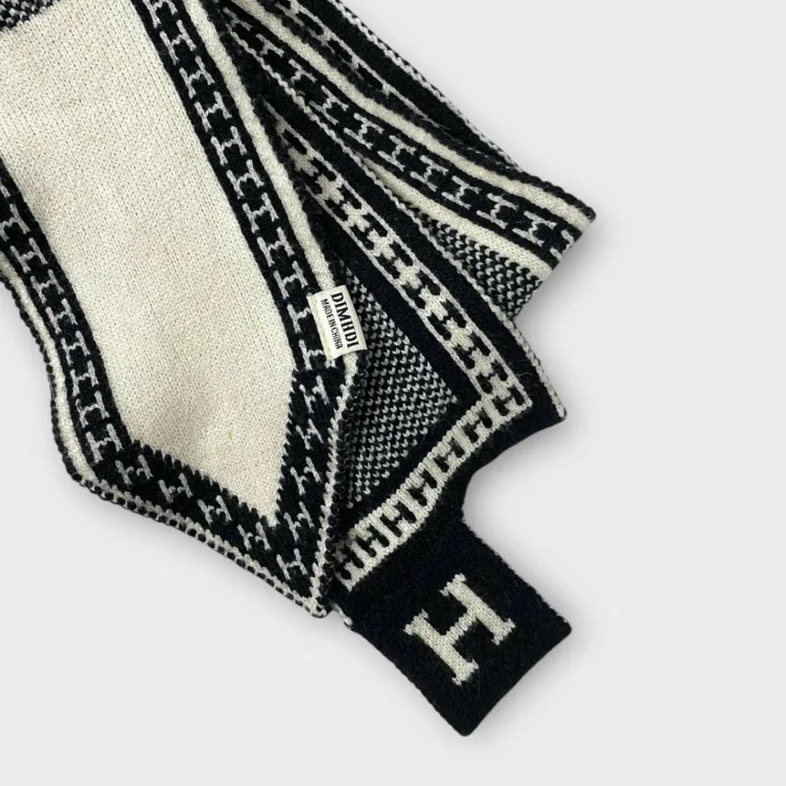 [M01] H로고 고리형 양면 머플러 상품이미지5