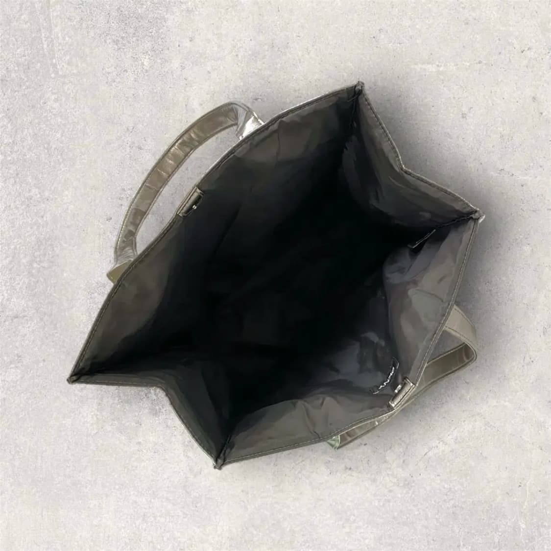 DKNY 실버 메탈릭 토트백 (B254) 상품이미지5