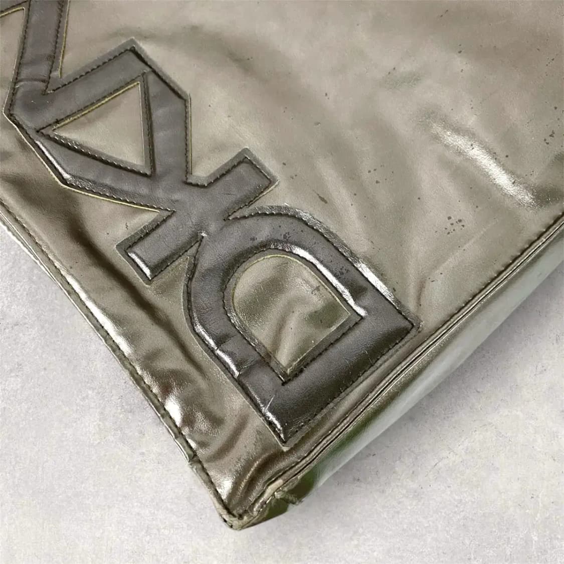 DKNY 실버 메탈릭 토트백 (B254) 상품이미지7