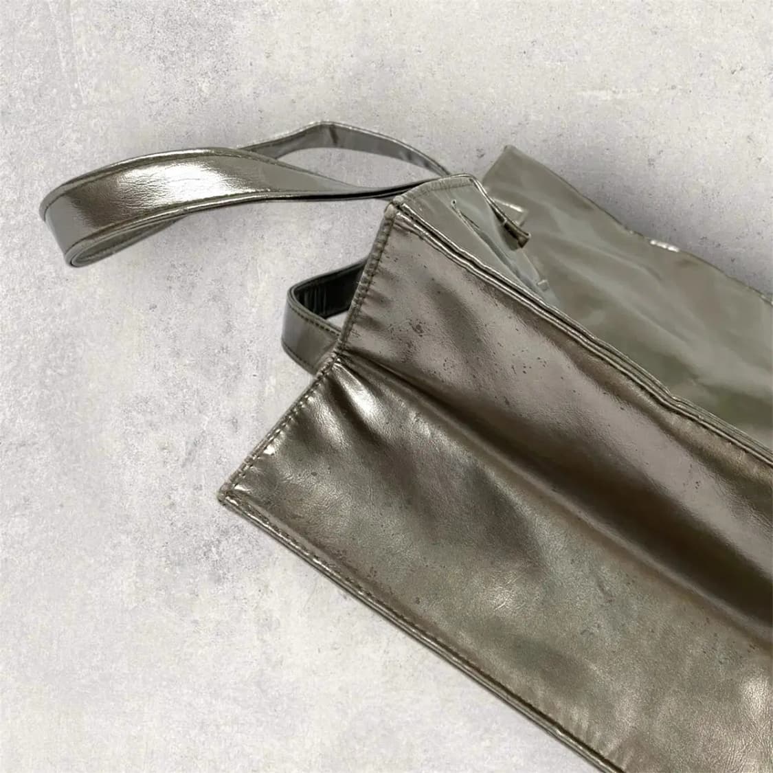 DKNY 실버 메탈릭 토트백 (B254) 상품이미지9