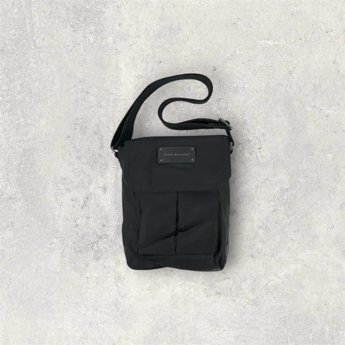 타미힐피거 블랙 메신저백(B270) 상품이미지1