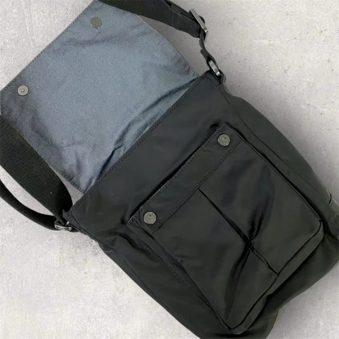 타미힐피거 블랙 메신저백(B270) 상품이미지4