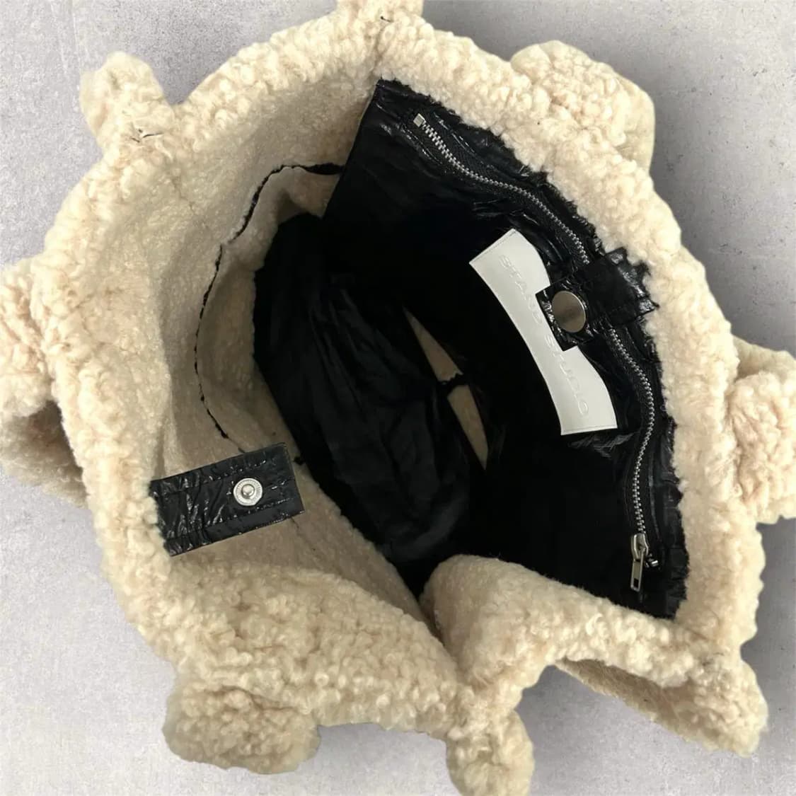 스탠드 스튜디오 시어링 토트백 블랙 (B281) 상품이미지6