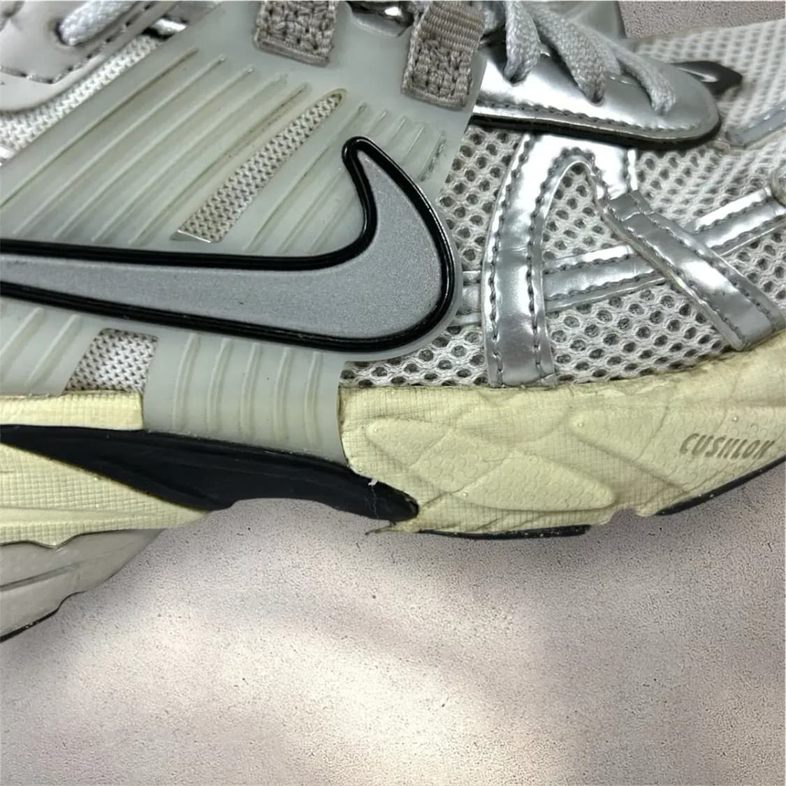[245] 나이키 V2K 런 퓨어 메탈릭 실버 (No.478) 상품이미지9