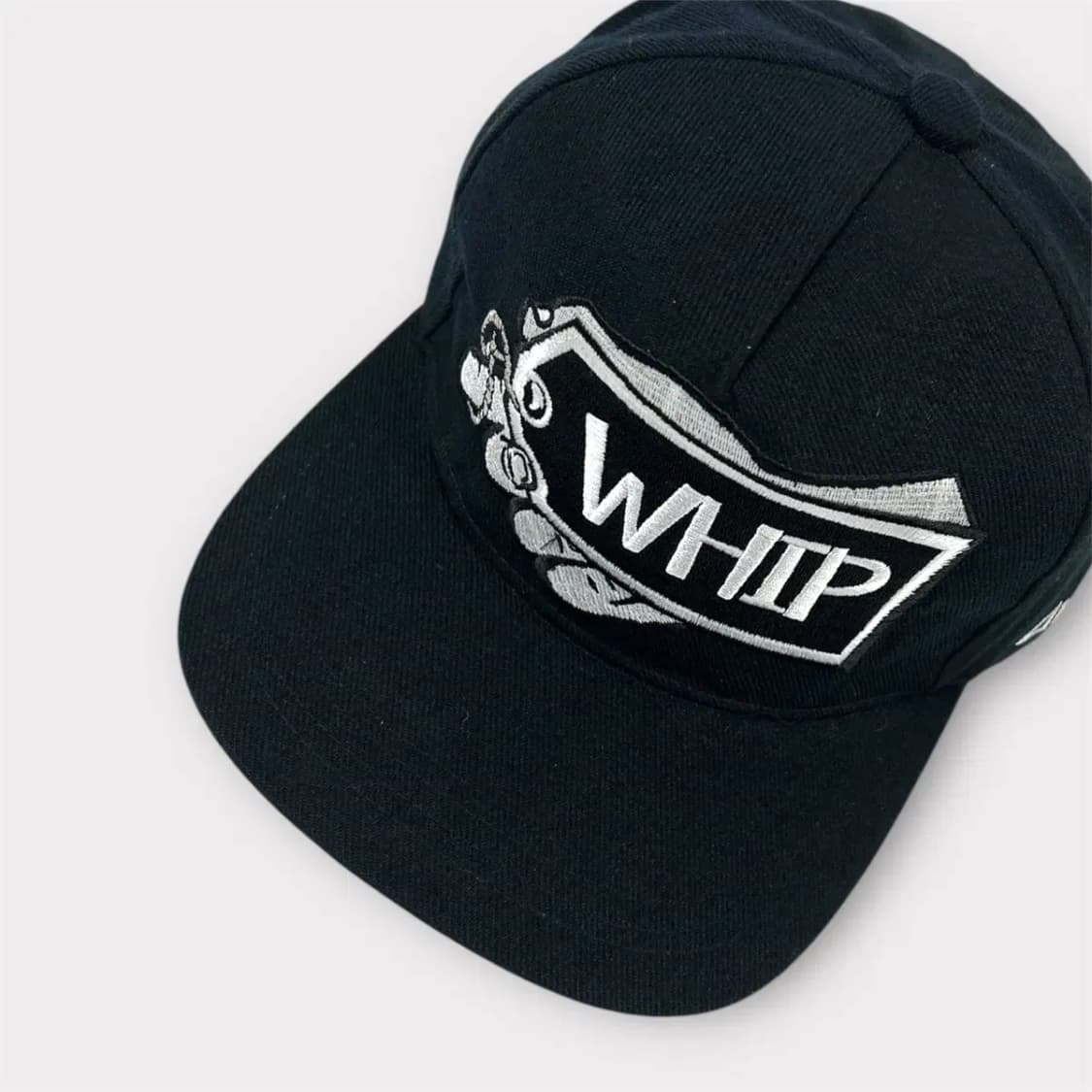 WHIP 자수 로고 스냅백 블랙 (1624) 상품이미지8