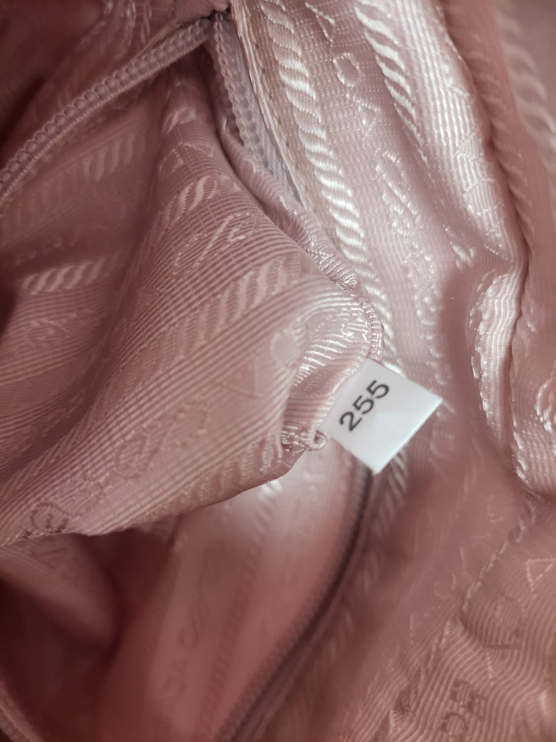 정품)급처상태양호!프라다 핑크 삼각로고 리나일론 렉탱글 크로스숄더백 가방 상품이미지3