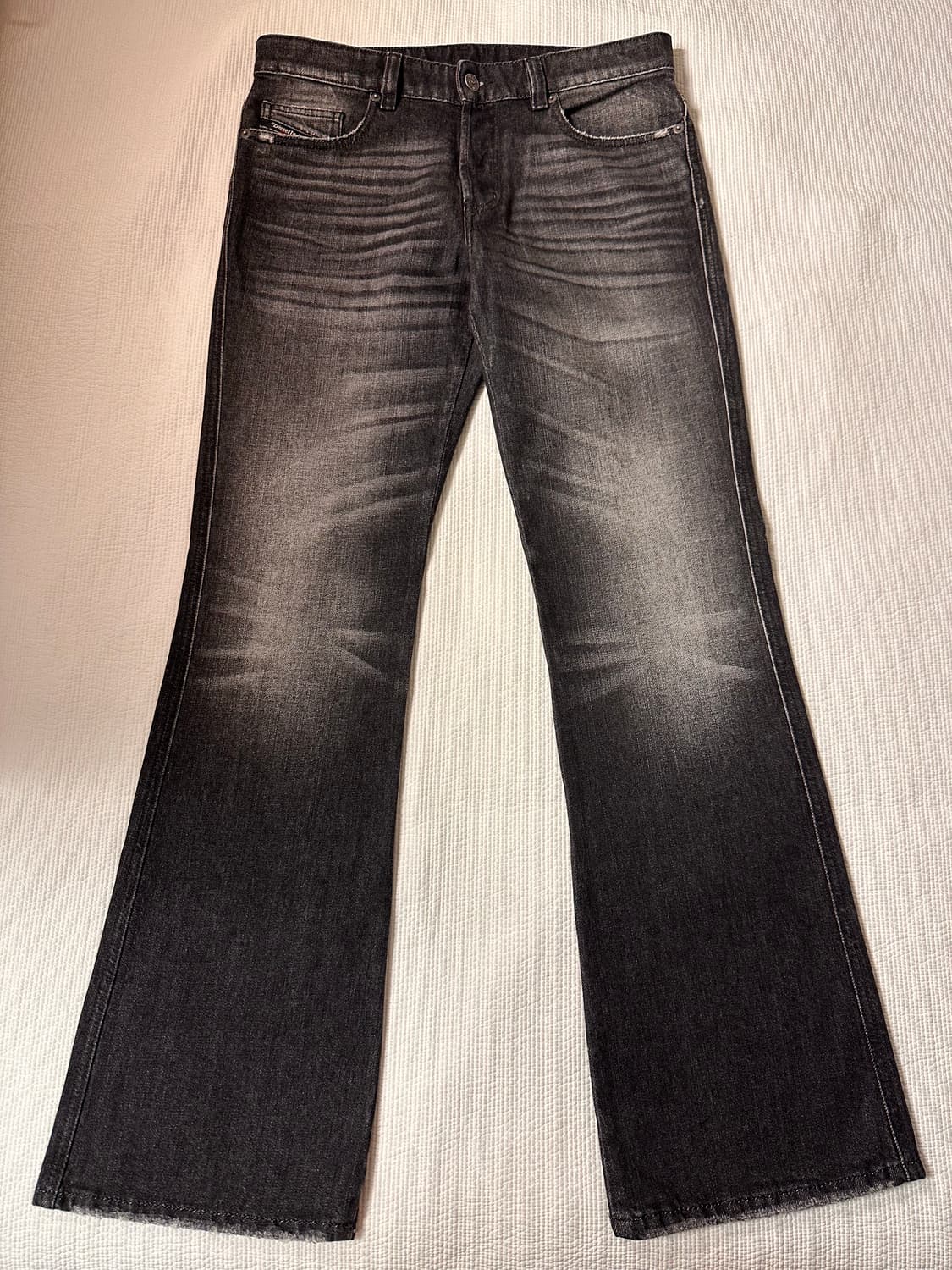 (호시 착용) 24FW 디젤 블랙 워싱 부츠컷 플레어 데님 팬츠 상품이미지1