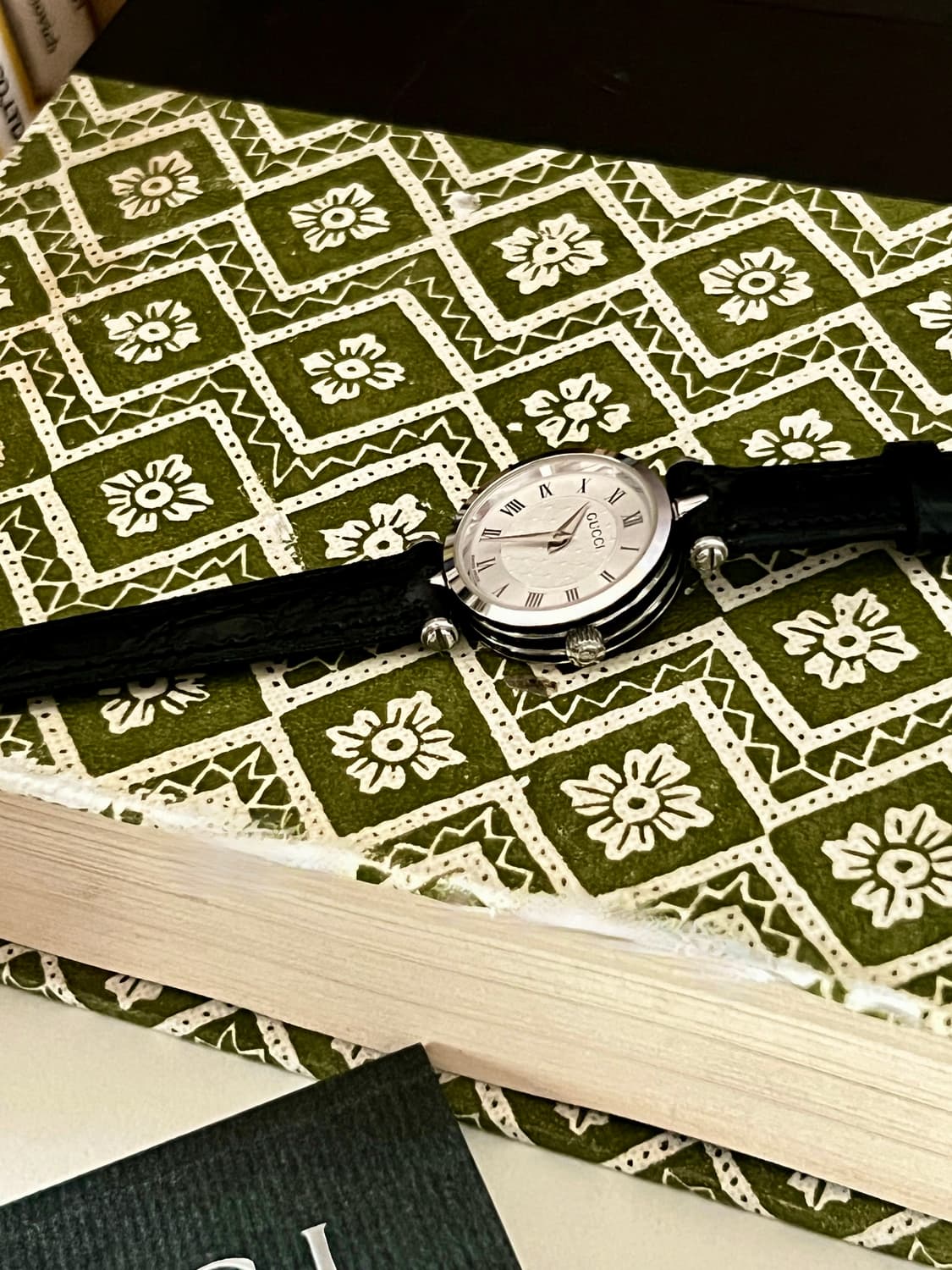 구찌 실버 라운드 여성 시계 / 정품감정 . 케어 상품이미지2