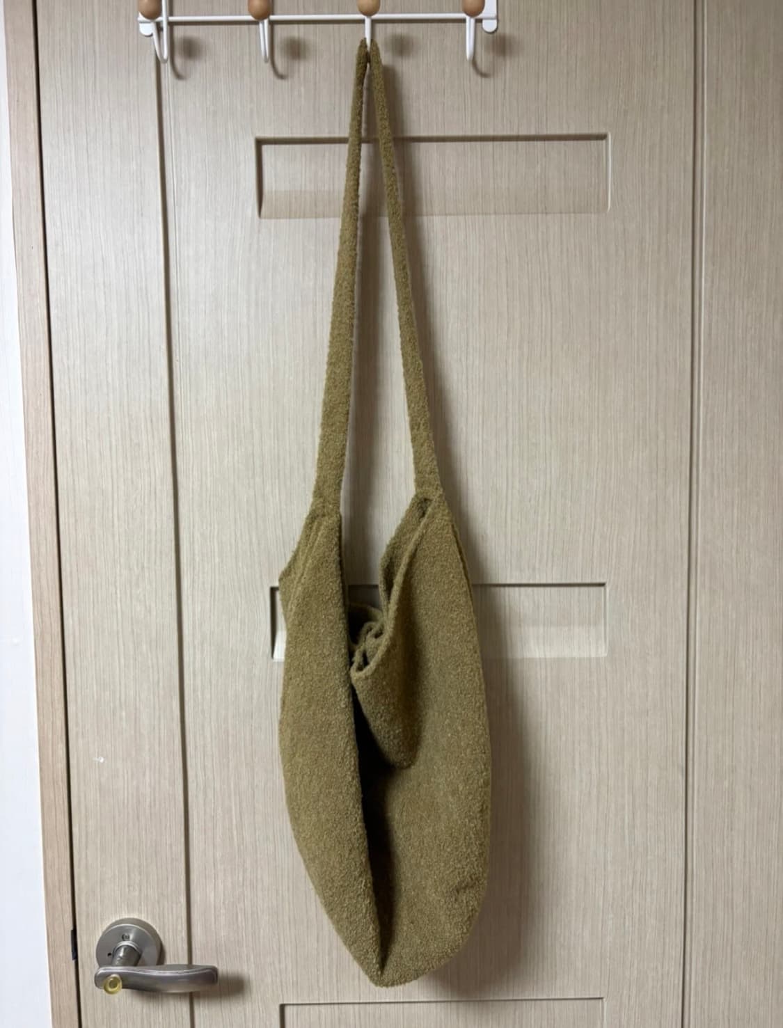 샵페어리 카키색 덤블 숄더백 상품이미지1