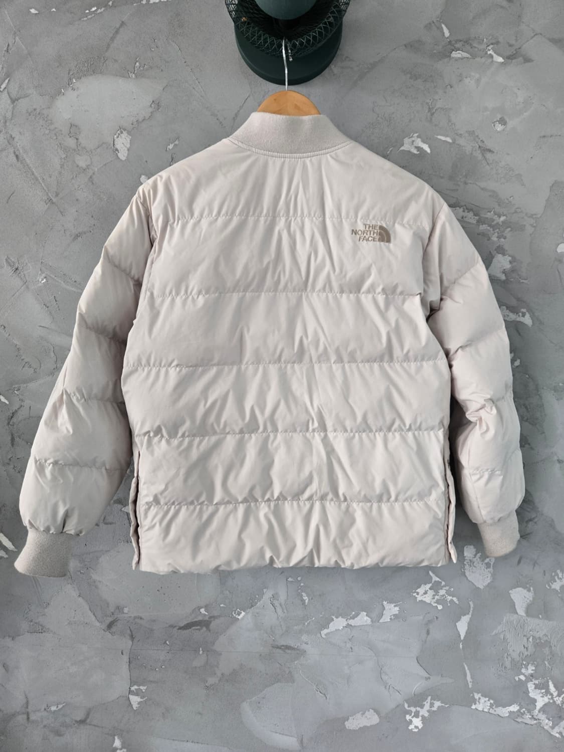 노스페이스 경량 패딩 아이보리 색상, 사이즈는 90(S) 상품이미지2