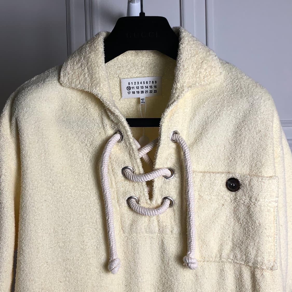 마르지엘라 오픈카라 스트랩 셔츠 상품이미지3