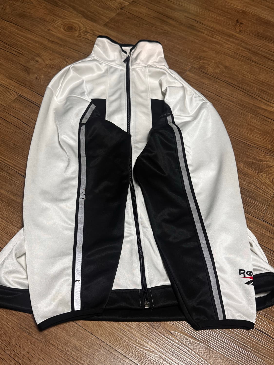 [M] 리복 블랙 화이트 오버핏 져지 트랙탑 상품이미지4