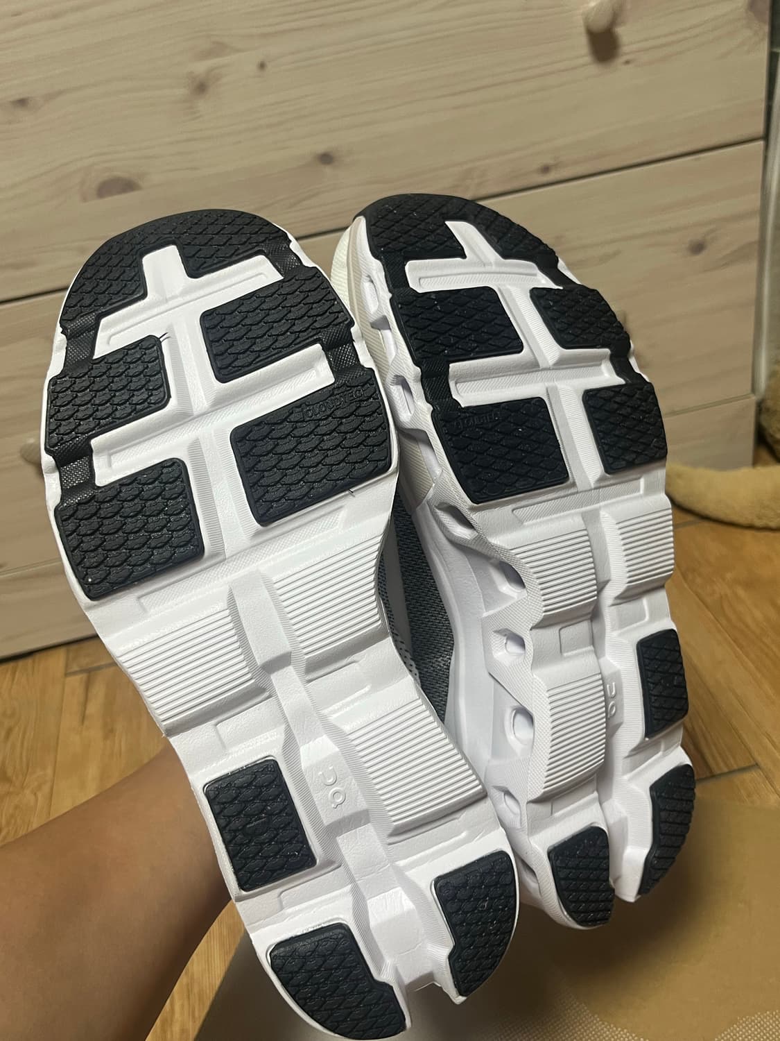온러닝 클라우드몬스터2(us9, 270) 상품이미지2