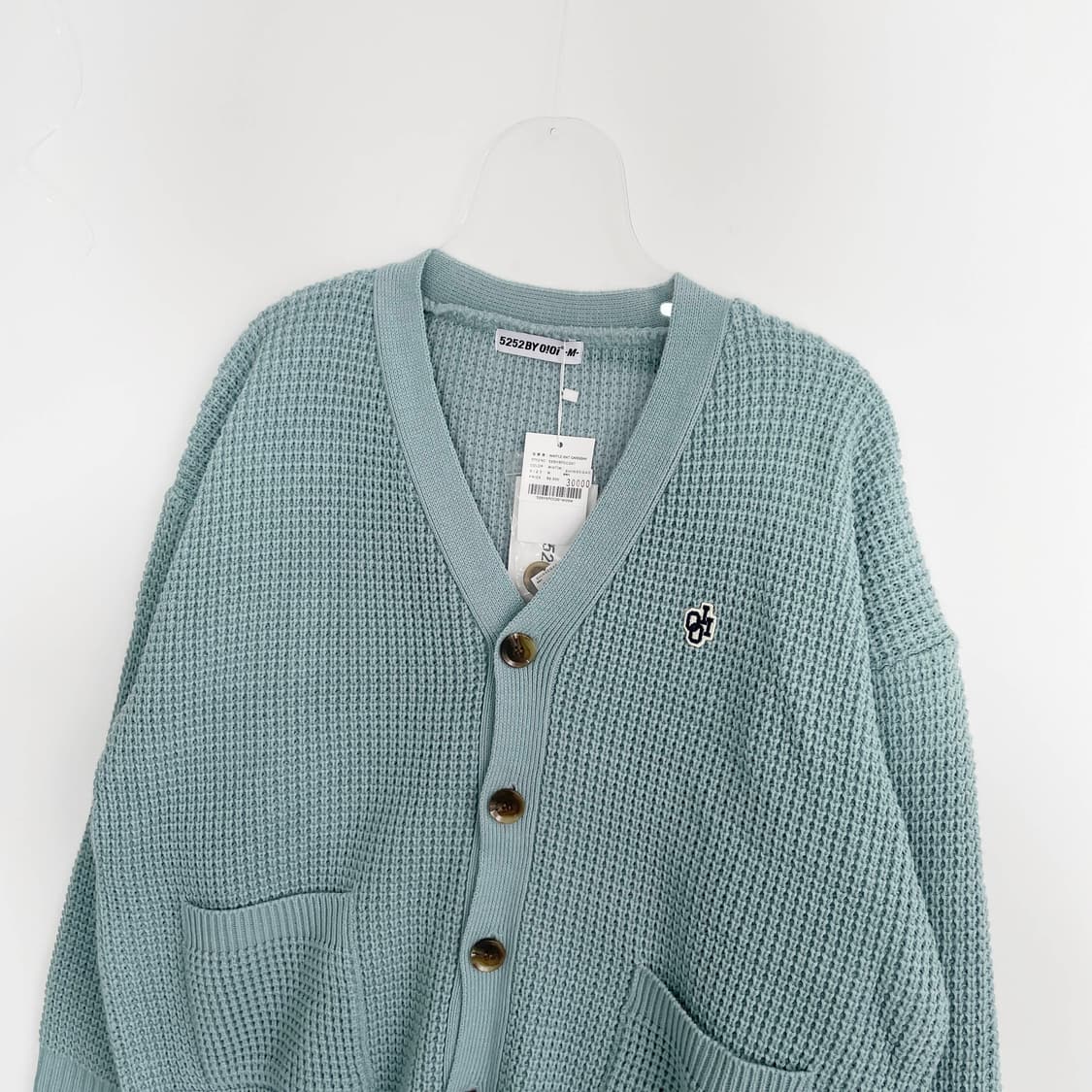 A1 오아이오아이 새상품 와플 니트 가디건 민트  M사이즈 상품이미지2