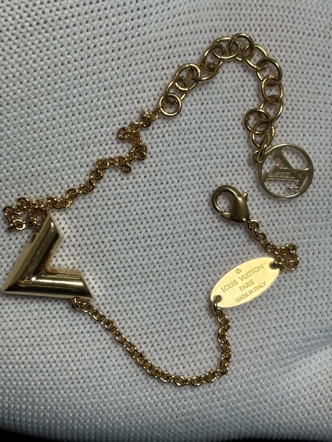 루이비통 에센셜 금장 팔찌  상품이미지3