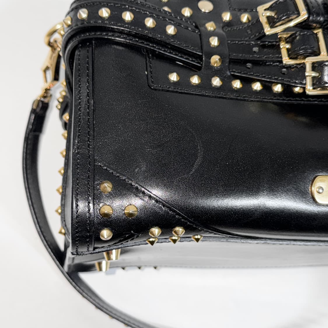 버버리 알체스터 스터드 펑크 볼링 사첼백 상품이미지4