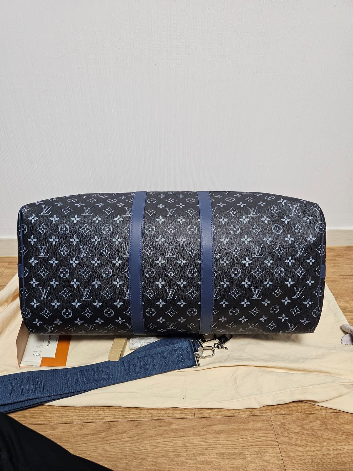 루이비통 퍼렐 한정판 그라데이션 키폴52 블루 (새상품) 상품이미지5