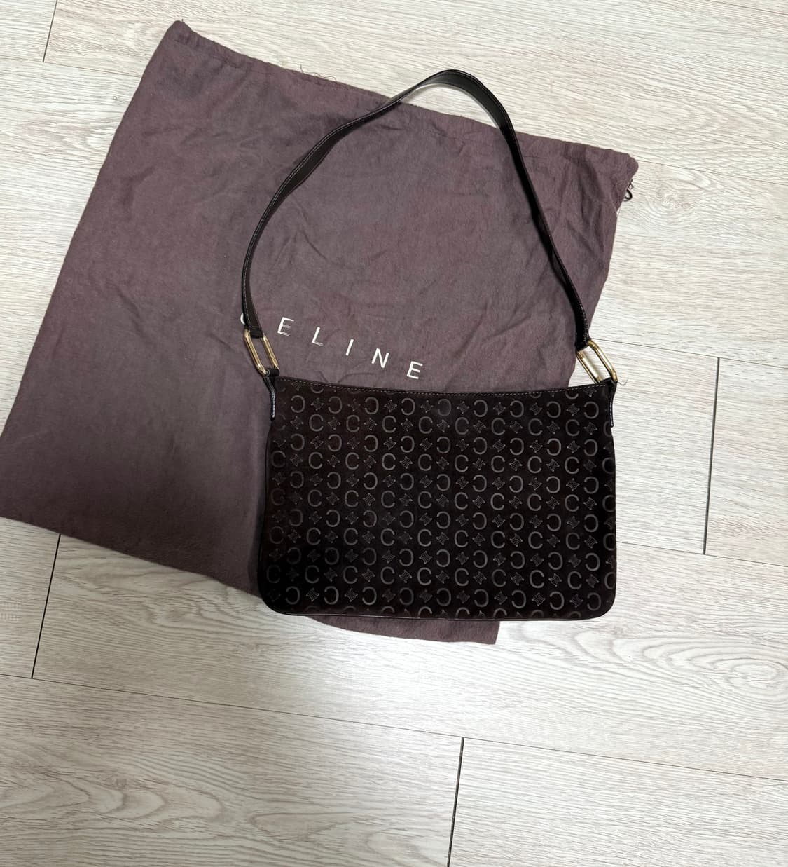 셀린느 마카담 스웨이드 숄더백 상품이미지1