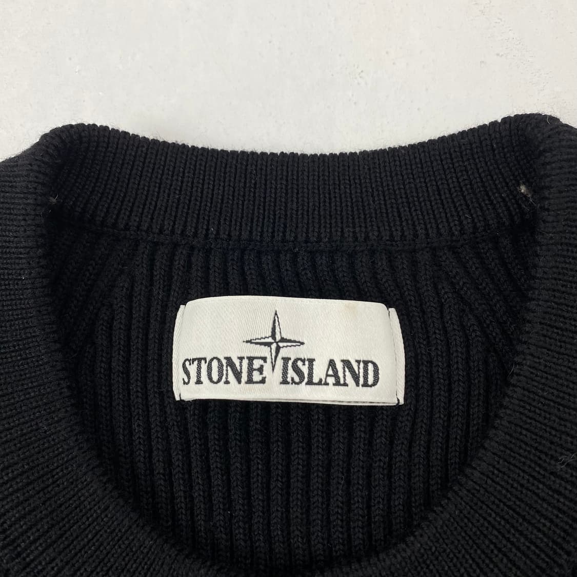 스톤아일랜드 울 와펜 블랙 니트 (100) 상품이미지4