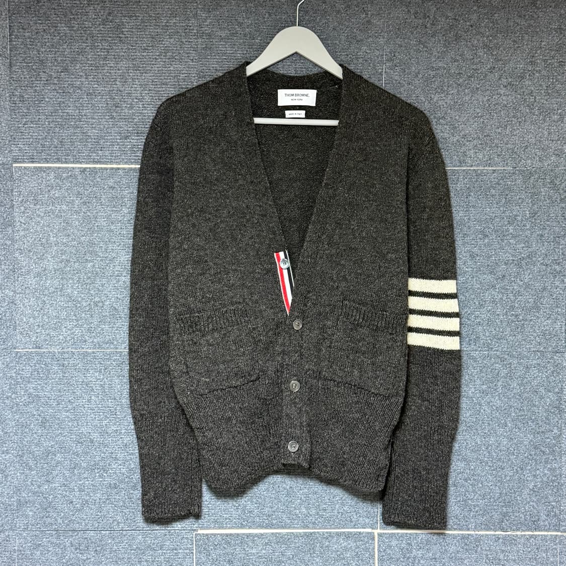 톰브라운 가디건 상품이미지1