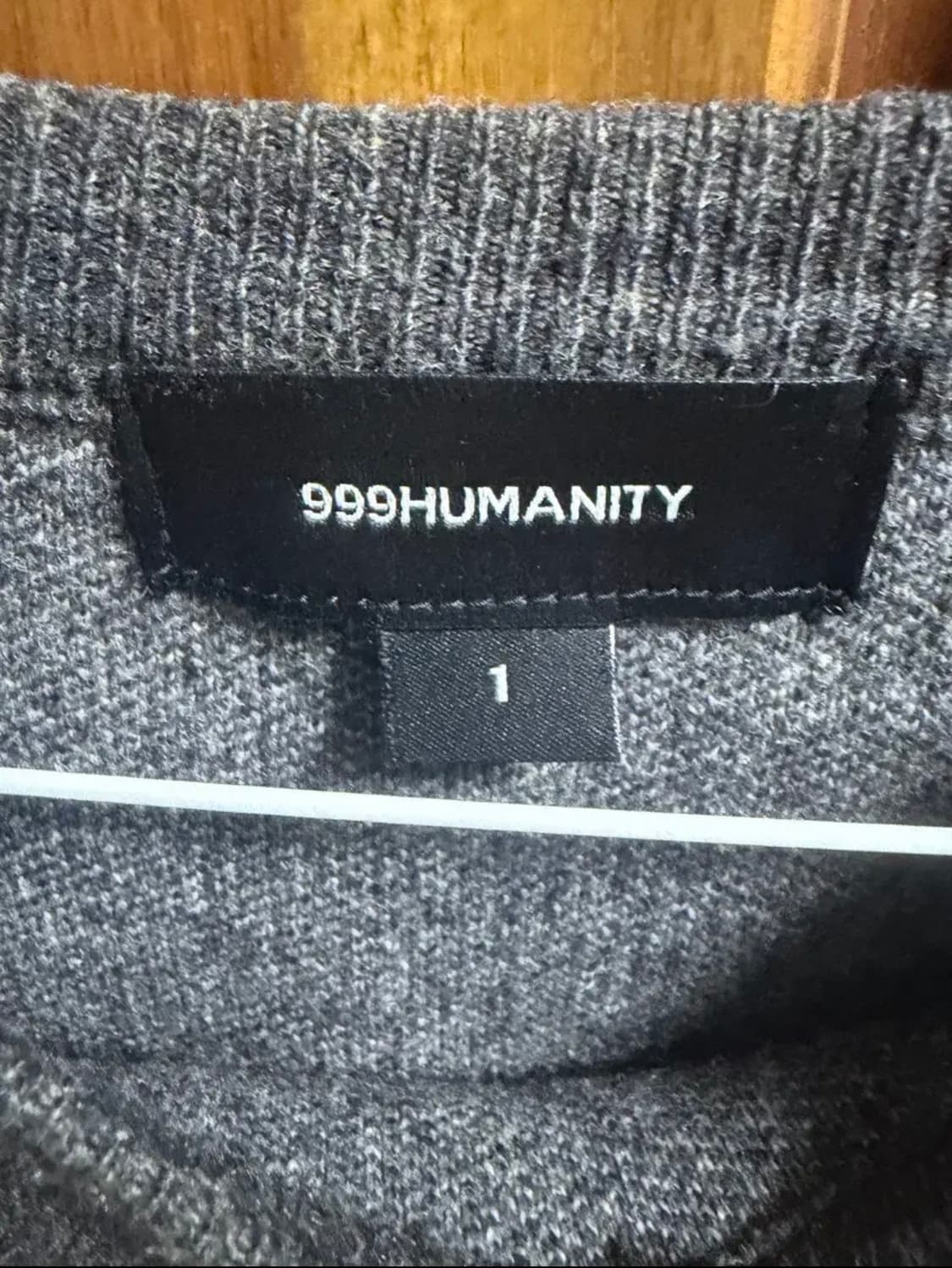 999휴머니티 니트 상품이미지2