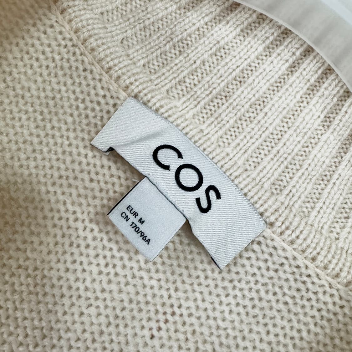 코스 COS 울 카라 니트 베스트 상품이미지3