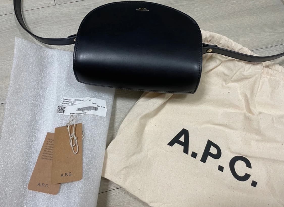 A.P.C.)데미룬 하프문 미니백 블랙 정품 상품이미지10