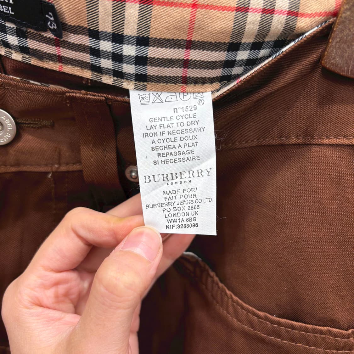 버버리 블랙 라벨 팬츠 후면 포켓 로고 자수 디테일 스트레이트핏 브라운 상품이미지10