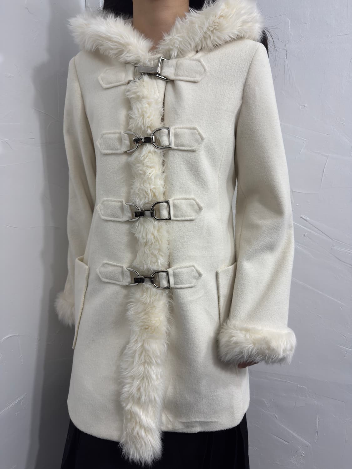 white fur hood buckle coat 상품이미지4