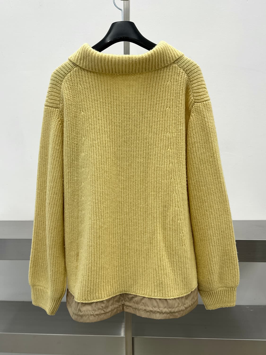 타임 울 캐시미어 로고 자수 하프집업 니트  상품이미지3