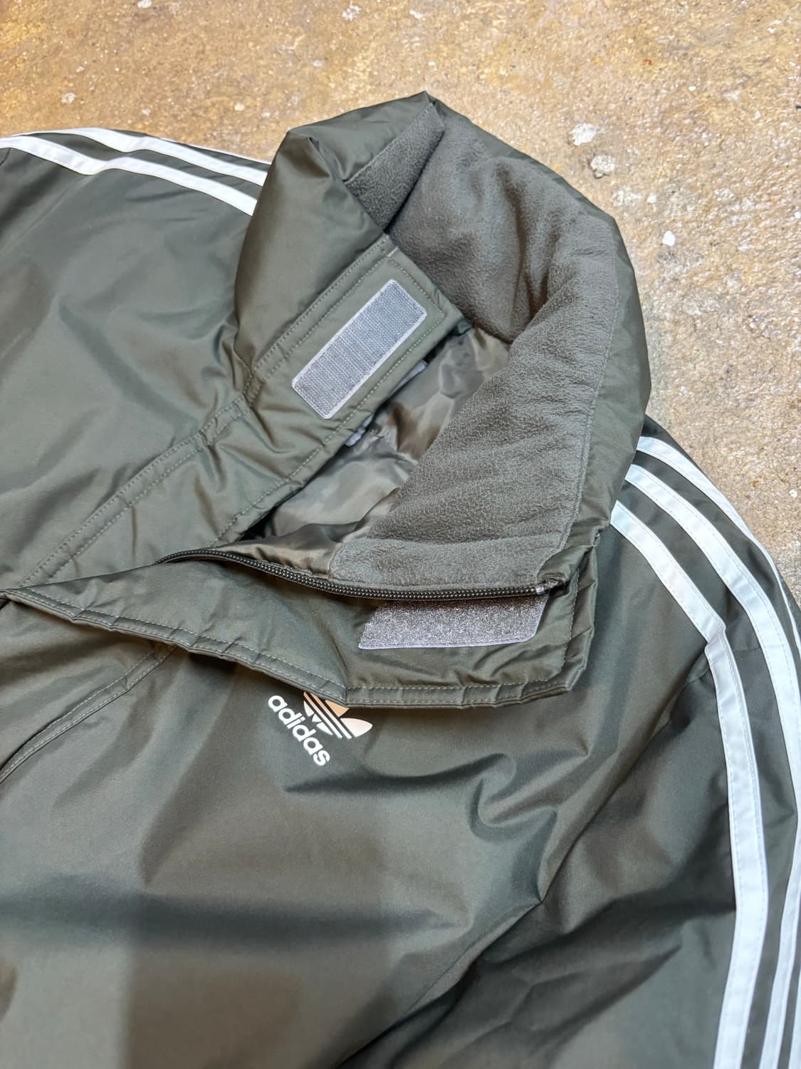 아디다스 벤치 자켓 카키 상품이미지6