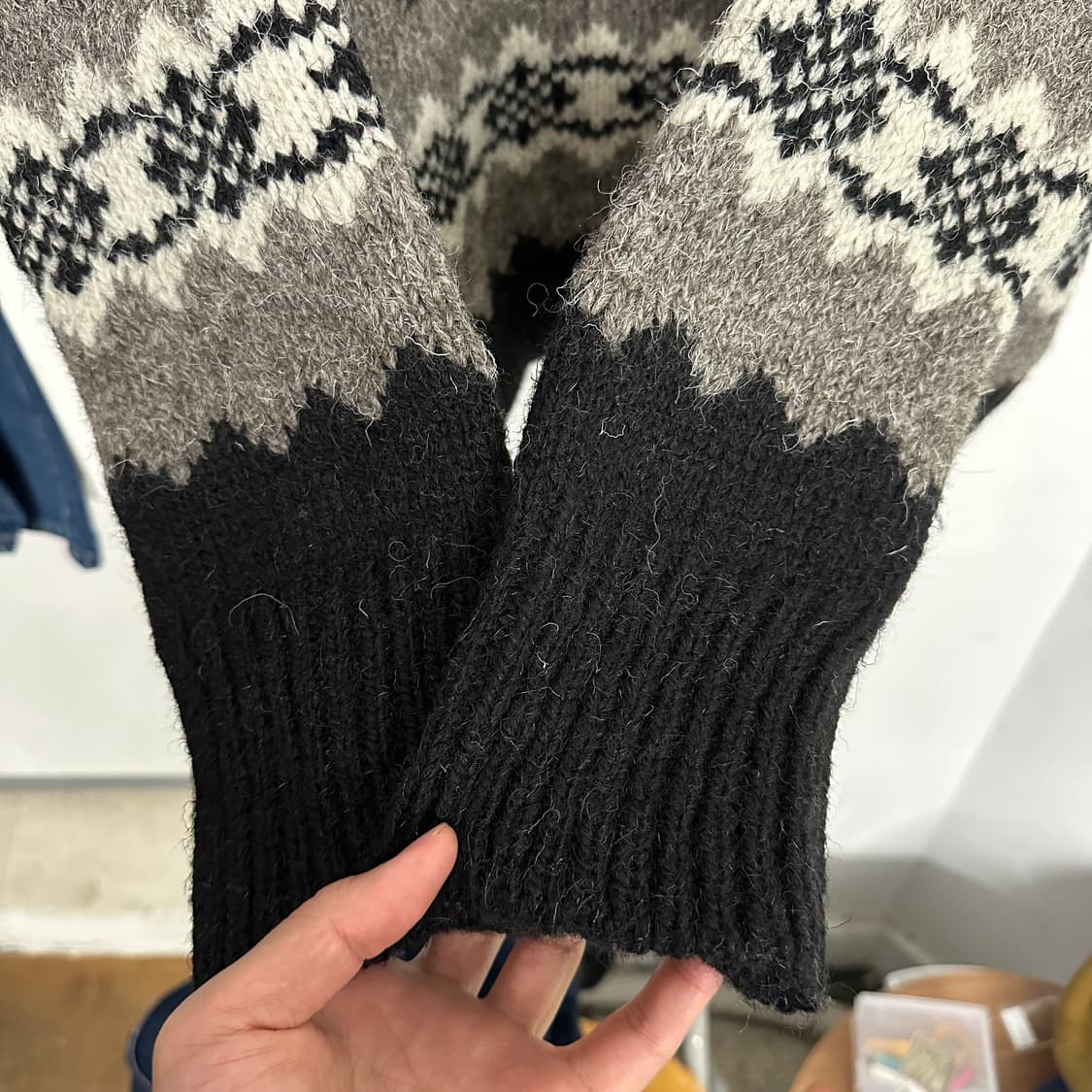 아워레가시 그린란드 V넥 스웨터 상품이미지5