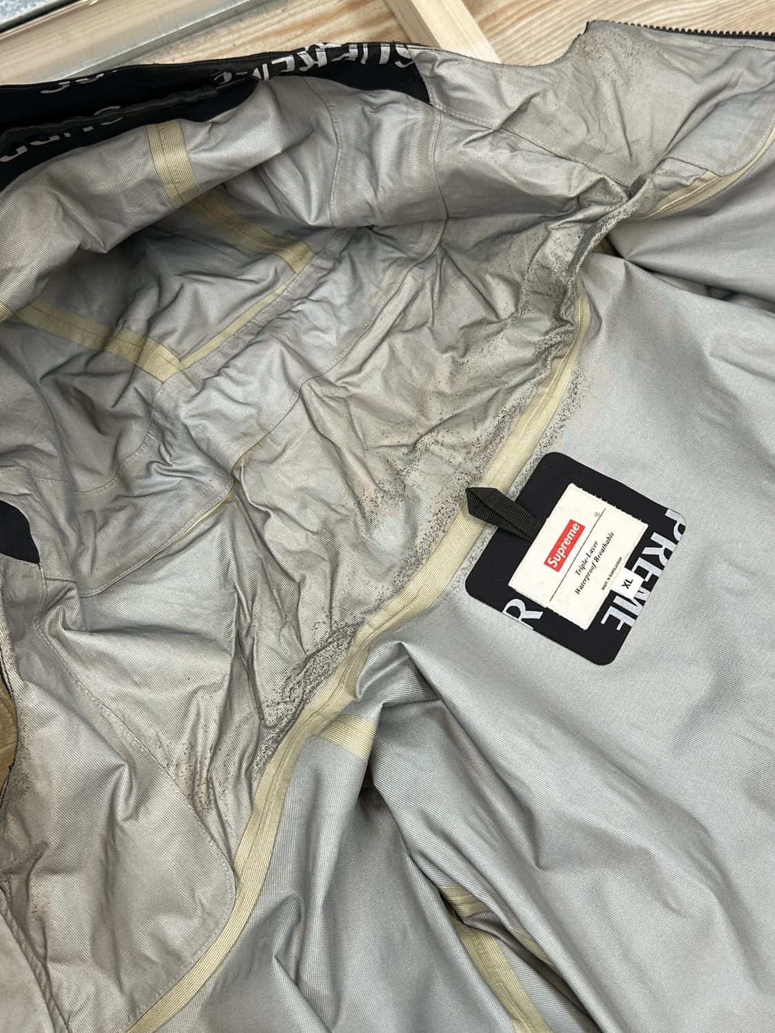 슈프림 16FW 리플렉티브 리핏 테이프 심 자켓 상품이미지10