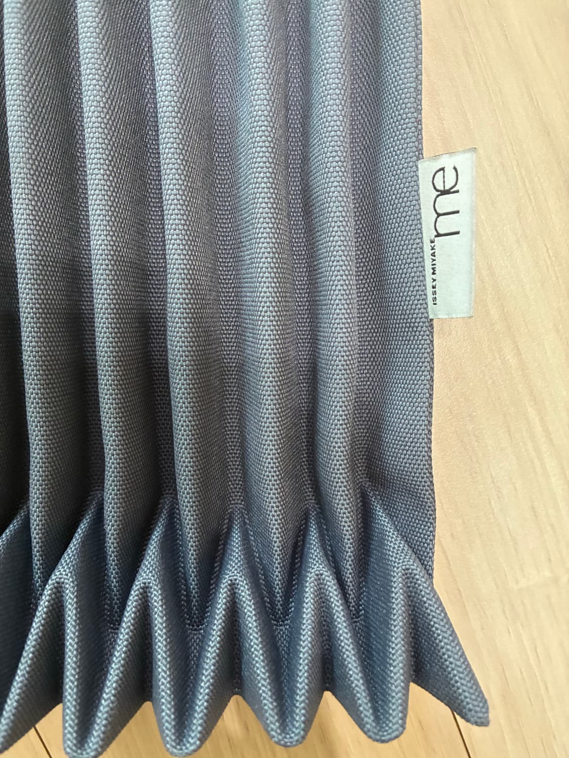 새상품 이세이미야케 미 트렁크 플리츠 백 차콜 상품이미지2