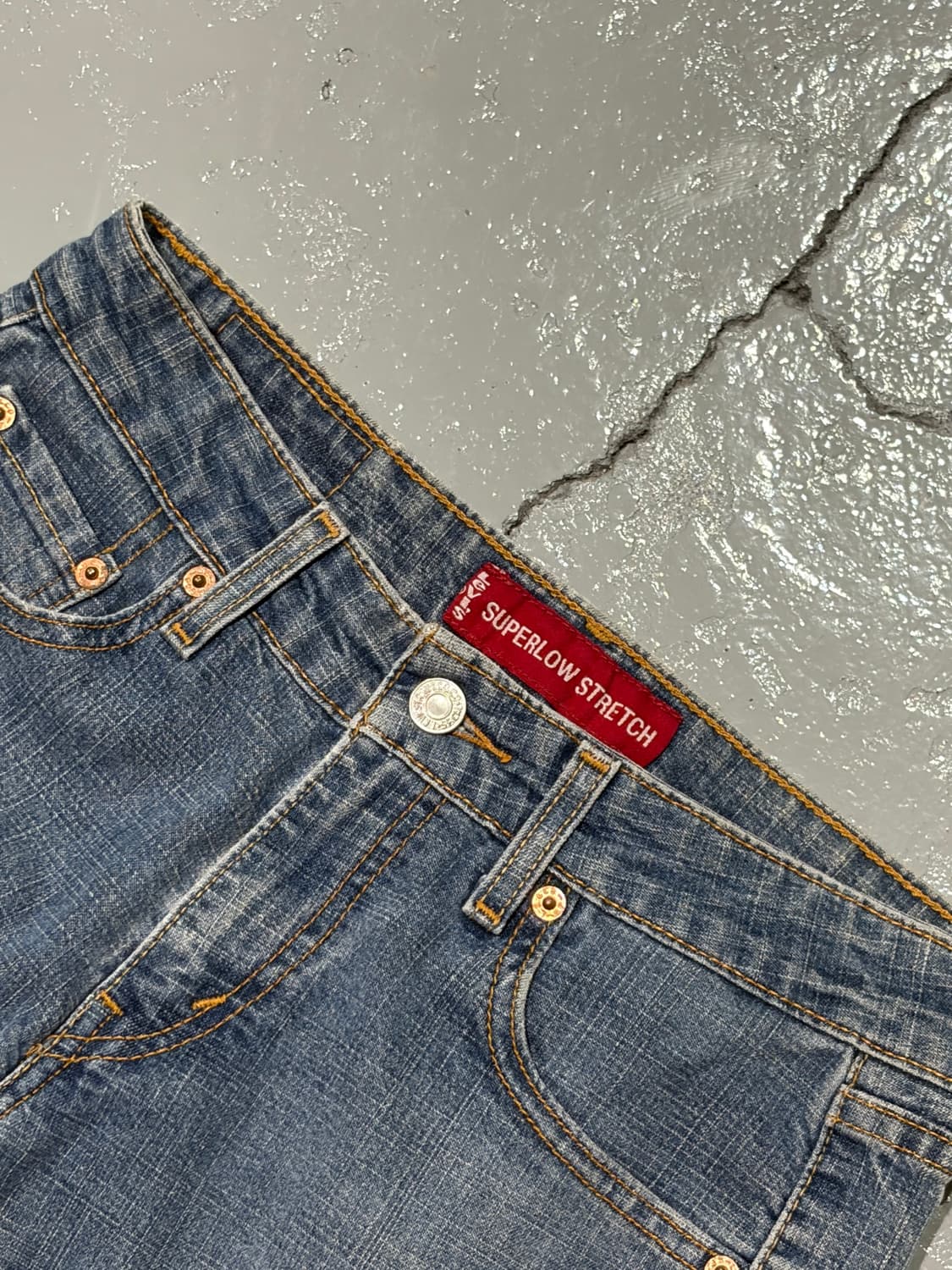 리바이스(Levis) 518 슈퍼로우 부츠컷 데님 팬츠 상품이미지2