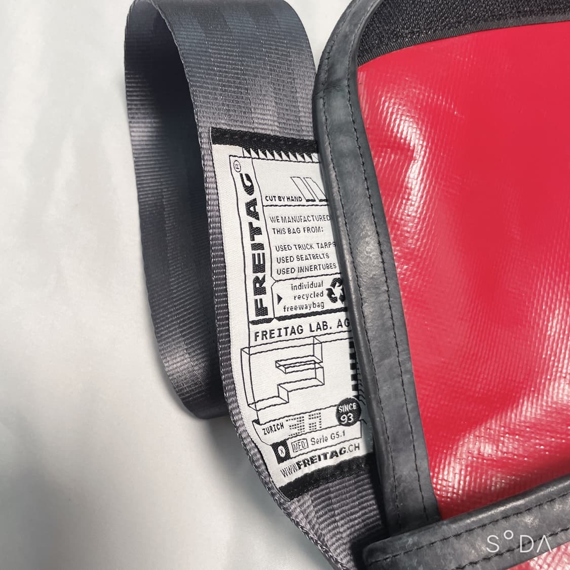 프라이탁 하파오 레드화이트 크로스백 상품이미지8