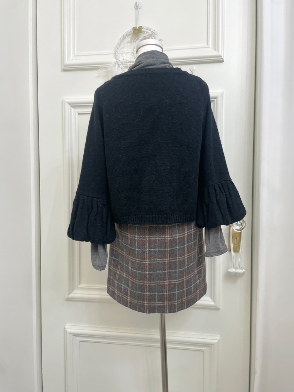 black button point sleeve flare cardigan 상품이미지4