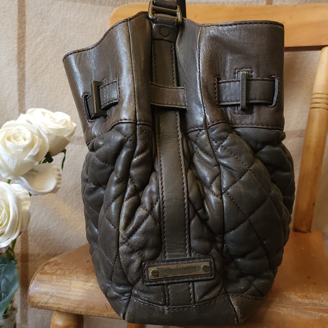 버버리 퀼티드 레더 숄더백 카키 브라운 상품이미지5